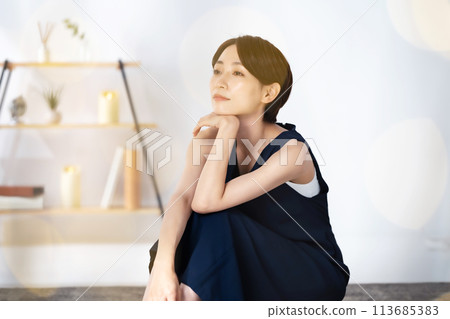 Women Beauty Casual Front blur 113685383