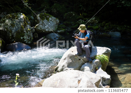 Photographer taking pictures of the landscape 113685477