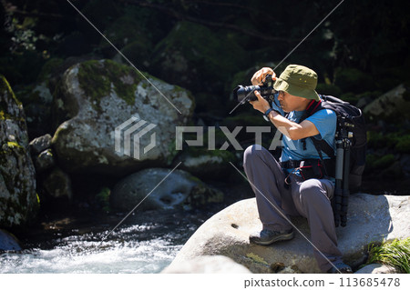 Photographer taking pictures of the landscape 113685478