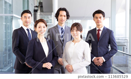 商務男人和女人的肖像 113685529