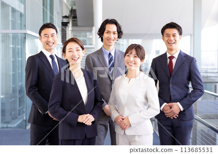Business men and women portrait 113685531