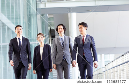 Business person walking 113685577