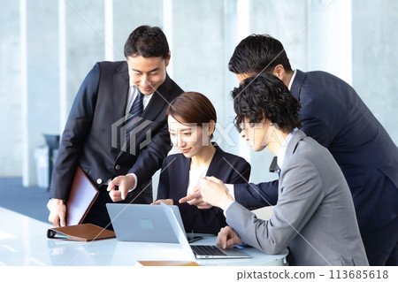 business teamwork meeting business teamwork meeting 113685618