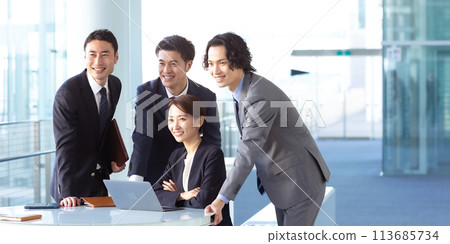 Business men and women team Business men and women team 113685734