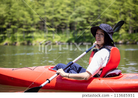 man enjoying kayaking 113685931