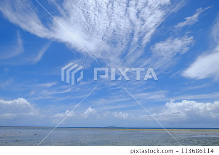 夏季雲彩蔓延的西表島中野海岸 夏季雲彩蔓延的西表島中野海岸 113686114