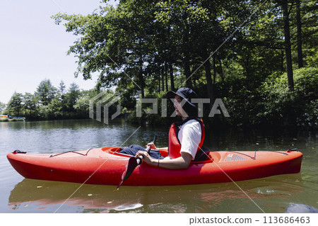 man enjoying kayaking 113686463