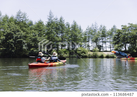 family enjoying kayaking family enjoying kayaking 113686487