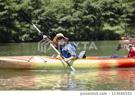 family enjoying kayaking family enjoying kayaking 113686585
