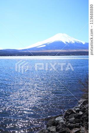 Clear March sky and Mt. Fuji seen from Lake Yamanaka Clear March sky and Mt. Fuji seen from Lake Yamanaka 113688880