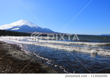 Clear March sky and Mt. Fuji seen from Lake Yamanaka Clear March sky and Mt. Fuji seen from Lake Yamanaka 113688890