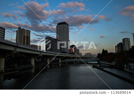 Osaka Kitahama at dusk Osaka Kitahama at dusk 113689014