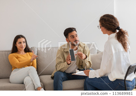 Man arguing in a family therapy session Man arguing in a family therapy session 113689981