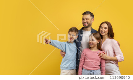 Family pointing and looking to the side Family pointing and looking to the side 113690940
