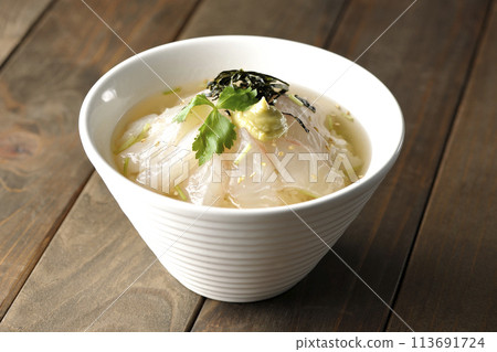 Sea bream chazuke topped with mitsuba, shredded nori seaweed, and wasabi 113691724