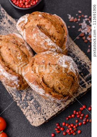 Fresh baked bread buns with salt, spices, seeds and grains 113691906