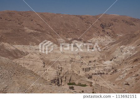 Beautiful stone desert mountain landscape of Israel. Ruins of the old ancient city Beautiful stone desert mountain landscape of Israel. Ruins of the old ancient city 113692151