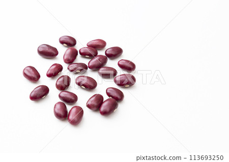Taisho Kintoki beans on white background 113693250