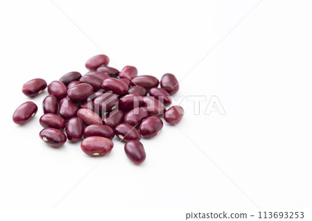 白色背景上的大正紅芸豆 113693253