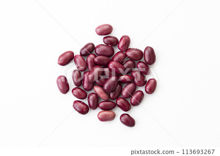 Taisho Kintoki beans on white background 113693267