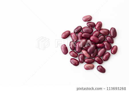 Taisho Kintoki beans on white background 113693268