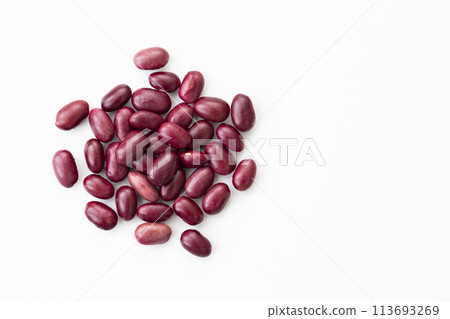 Taisho Kintoki beans on white background 113693269