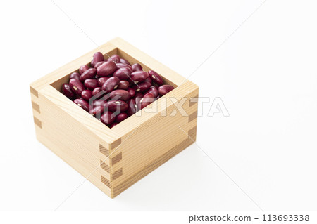 Taisho Kintoki beans on white background Taisho Kintoki beans on white background 113693338