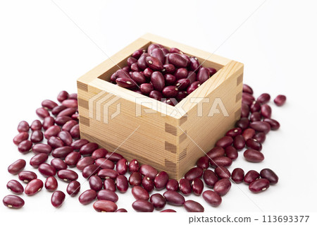 白色背景上的大正紅芸豆 113693377