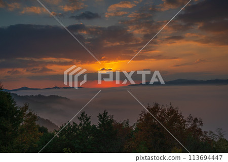 A sea of clouds seen from Senjuji Temple, a temple in the mountains of Hiedano-cho, Kameoka City A sea of clouds seen from Senjuji Temple, a temple in the mountains of Hiedano-cho, Kameoka City 113694447