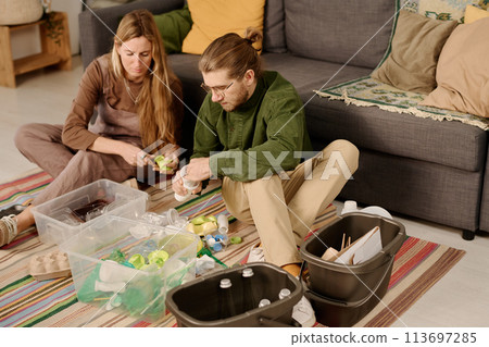 Selecting and smashing household wastes Selecting and smashing household wastes 113697285