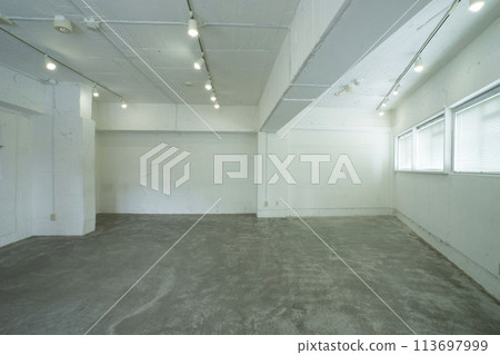 White room, inorganic room, window of inorganic room, empty room 113697999