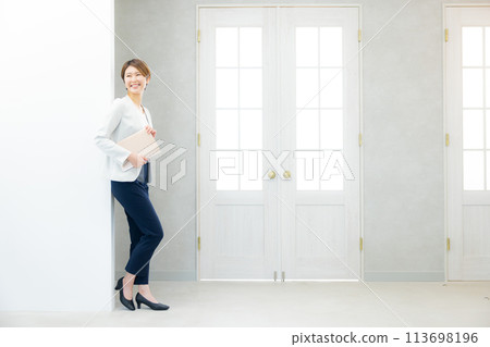Business woman, office casual Business woman, office casual 113698196