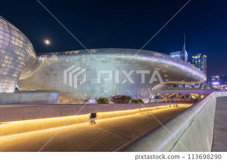 Cityscape of Seoul at night and skyscrapers in Dongdaemun area, Seoul, South Korea. Cityscape of Seoul at night and skyscrapers in Dongdaemun area, Seoul, South Korea. 113698290