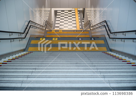 車站內的樓梯 113698386