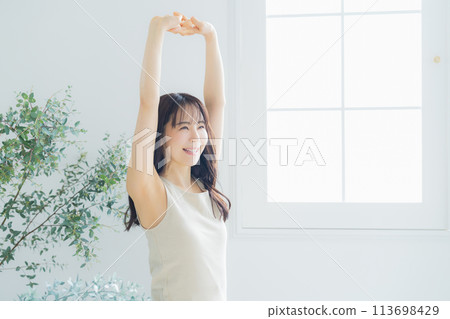 Young women stretching Young women stretching 113698429