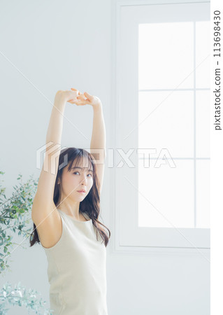 Young women stretching Young women stretching 113698430