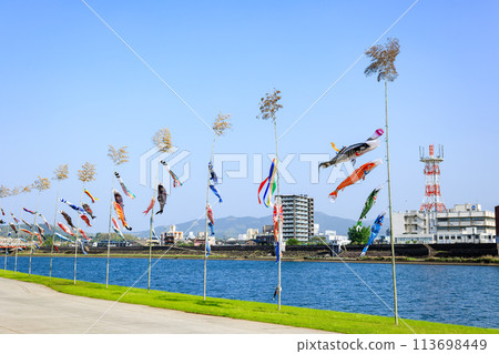 A tradition of spring! Carp streamers on the riverbed of the Kawauchi River A tradition of spring! Carp streamers on the riverbed of the Kawauchi River 113698449