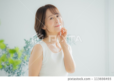 中間女性護膚圖像 中間女性護膚圖像 113698493