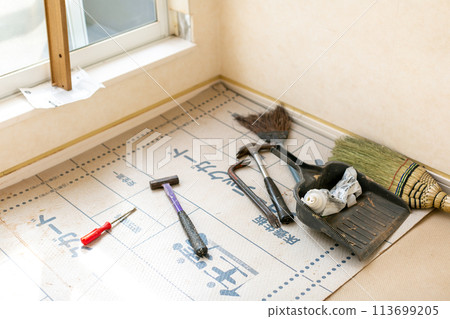 Western-style room renovation: Replacement of sash tray Western-style room renovation: Replacement of sash tray 113699205