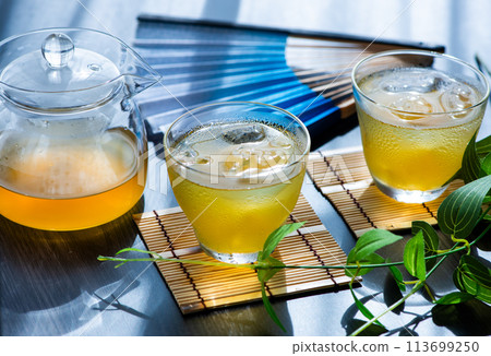 Cold green tea 113699250