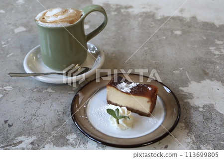 Caramel cheesecake 113699805