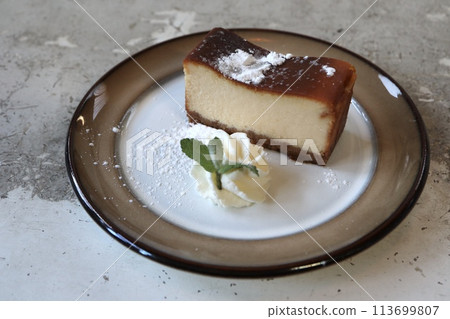 Caramel cheesecake 113699807