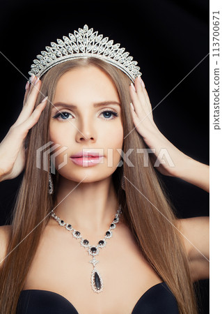 Portrait of jewelry model beautiful woman. Brunette woman with long smooth hair and necklace 113700671