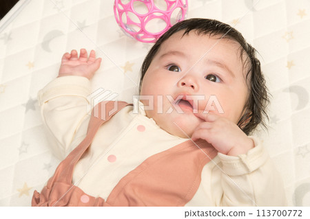 [Baby sucking thumb and toys] 113700772