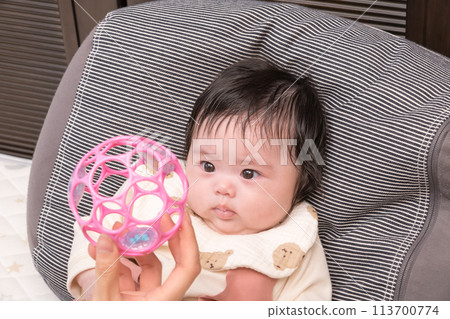 [Sitting baby and toys] 113700774