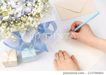 Mother's Day greeting card. Bouquet of flowers and letter with the text Dear Mom 113700803