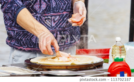 Making crepes, French pancakes at farmers market 113702187