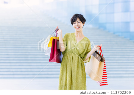 Woman shopping at a shopping center Woman shopping at a shopping center 113702209