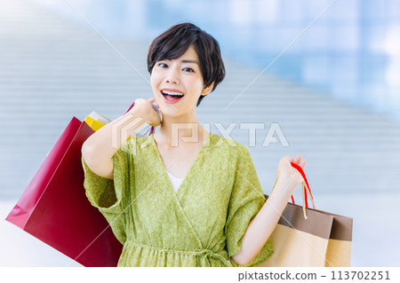 Woman shopping at a shopping center Woman shopping at a shopping center 113702251