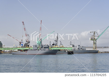 Photographing a Self-Defense Force ship undergoing repairs at Hakodate Dock in Hakodate Port, Hakodate, Hokkaido in spring Photographing a Self-Defense Force ship undergoing repairs at Hakodate Dock in Hakodate Port, Hakodate, Hokkaido in spring 113704205